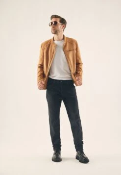 Pier One -Pier One a98c01999bfe482badaf2daed58e2347