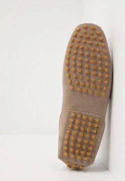 Pier One Unisex - Mocassins - Taupe 12 Pier One Unisex - Mocassins - Taupe -Pier One c5f4c97fe8f2408ba40fa709d094740e