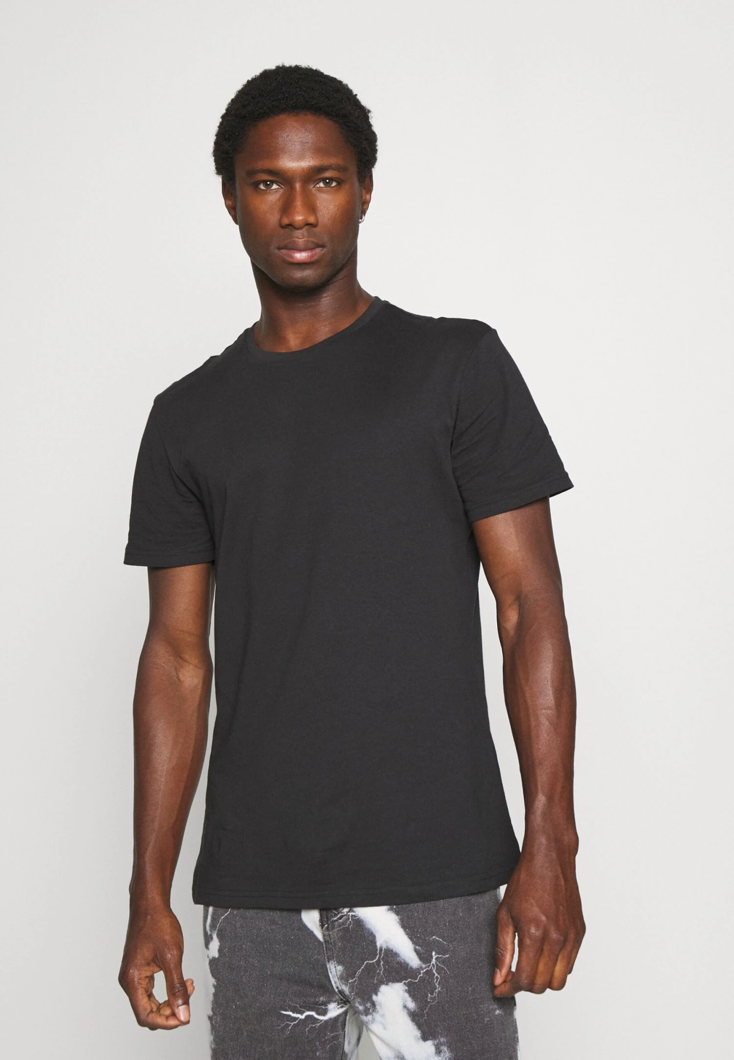 Pier One 3 Pack - T-Shirt Basic - Black/Mottled Dark Grey/Bordeaux 4 Pier One 3 Pack - T-Shirt Basic - Black/Mottled Dark Grey/Bordeaux - Afbeelding 2