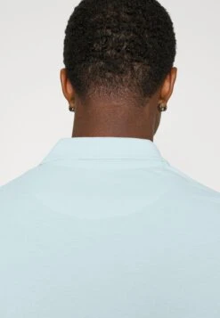 Pier One 3 Pack - Poloshirt - Light Blue/Blue/Dark Blue 13 Pier One 3 Pack - Poloshirt - Light Blue/Blue/Dark Blue -Pier One dc8d7078be0349f2a66422bd4f6d92ae